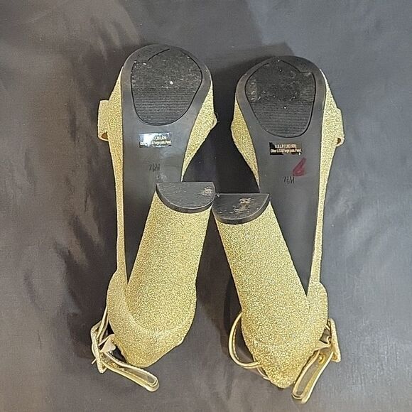 GUESS GOLD SPARKLY BLOCK HEELED ADJUSTABLE BUCKLE ANKLE STRAP OPEN TOE SANDAL - Picture 11 of 13